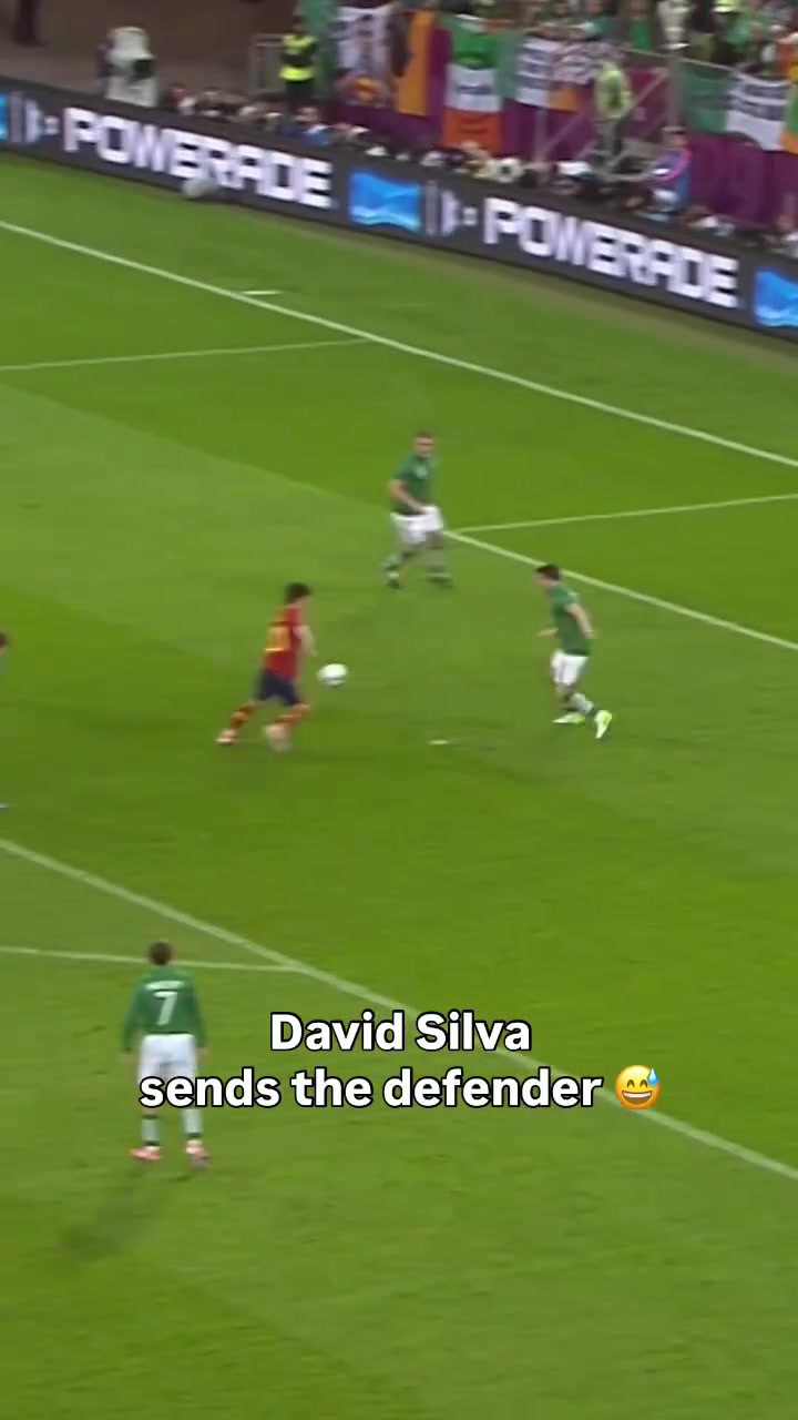 优雅大卫席尔瓦连续扣球让防守球员罚站