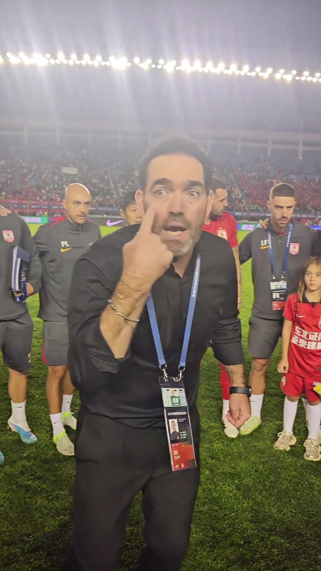 补时连进两球绝平实拍亚泰主帅苏亚雷斯赛后激情讲话