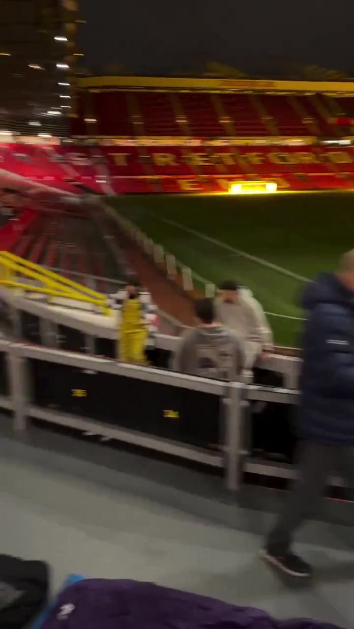 曼联将老特拉福德球场开放给无家可归者以避免他们流落街头