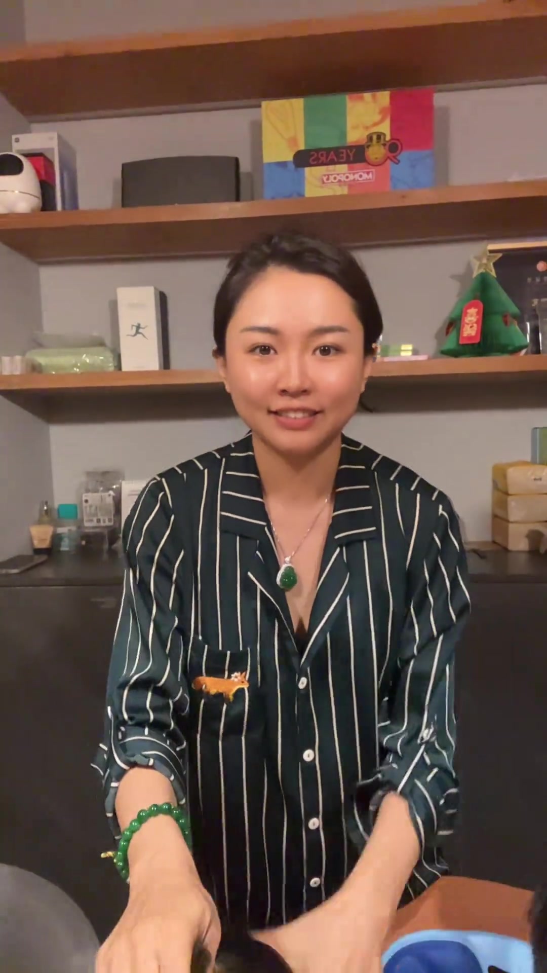 搞笑一家人张琳芃妻子社媒发布阴天下雨在家玩玩孩子呗