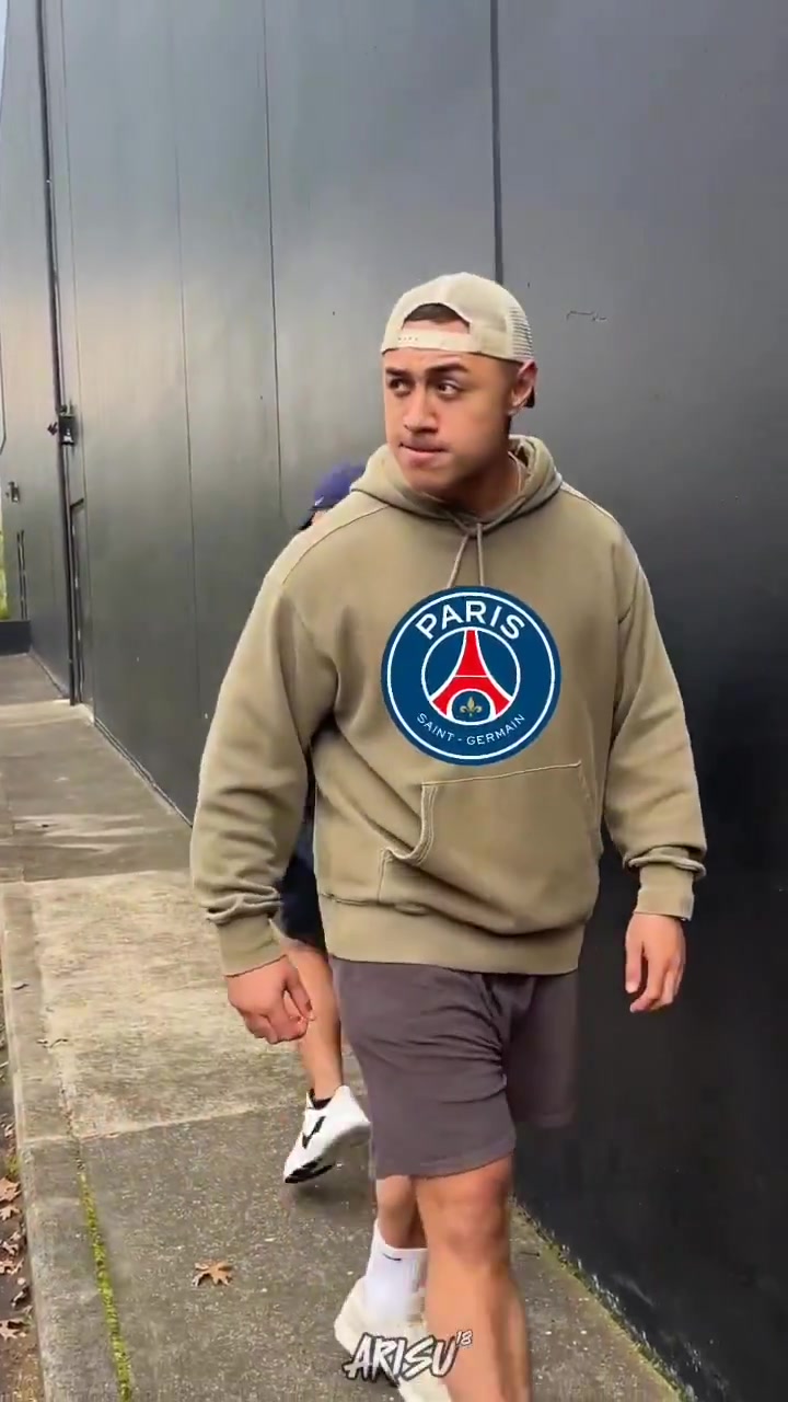 国外网友恶搞当大巴黎见到巴萨和切尔西时