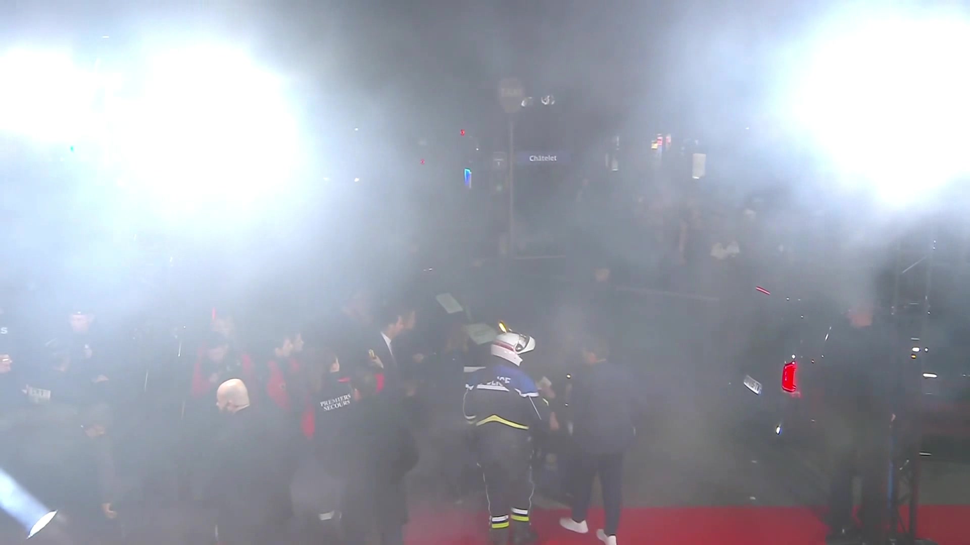 啥情况金球奖结束后场馆外大批聚众高喊婊子养的巴萨