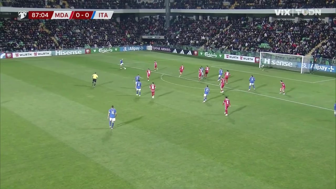 意大利围攻第88分钟打破僵局迪马尔科助攻曼奇尼俯冲头球破门