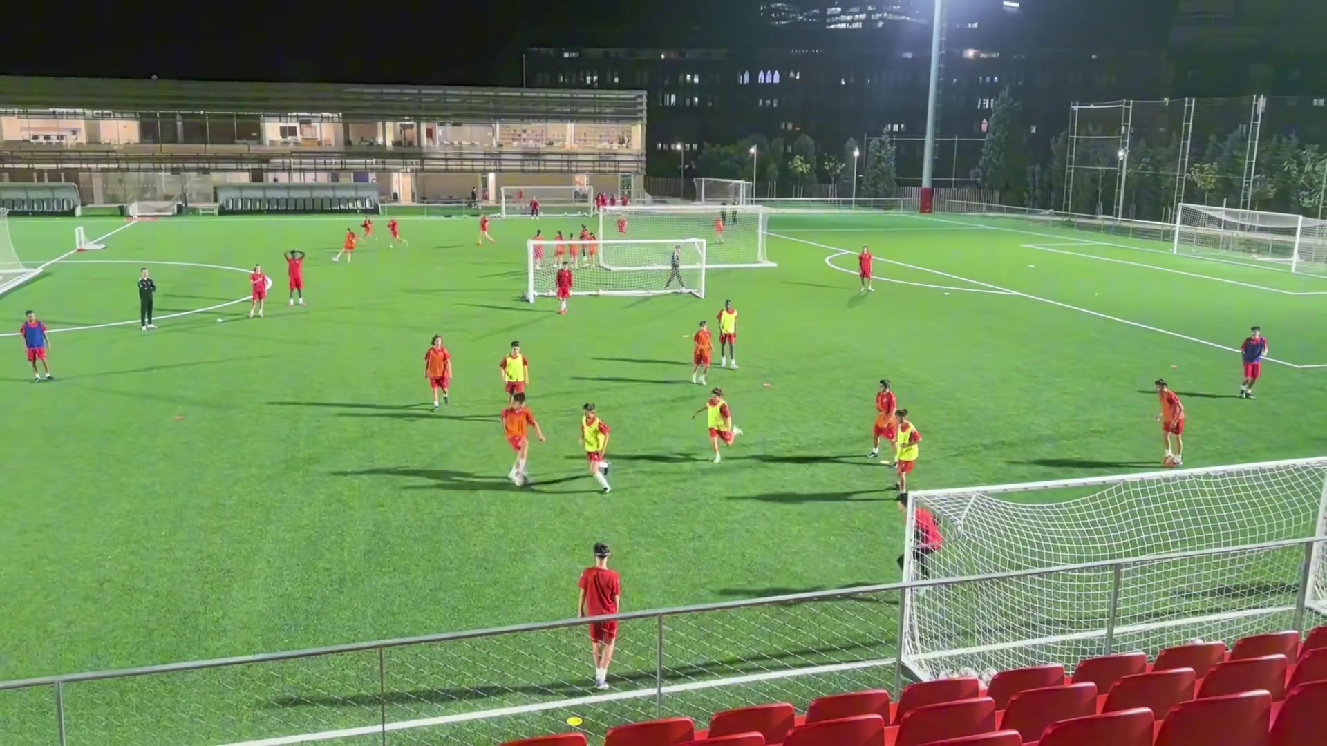 顶级天赋球商小将李昊炎无逆足丝滑破门最右边队友都看呆了