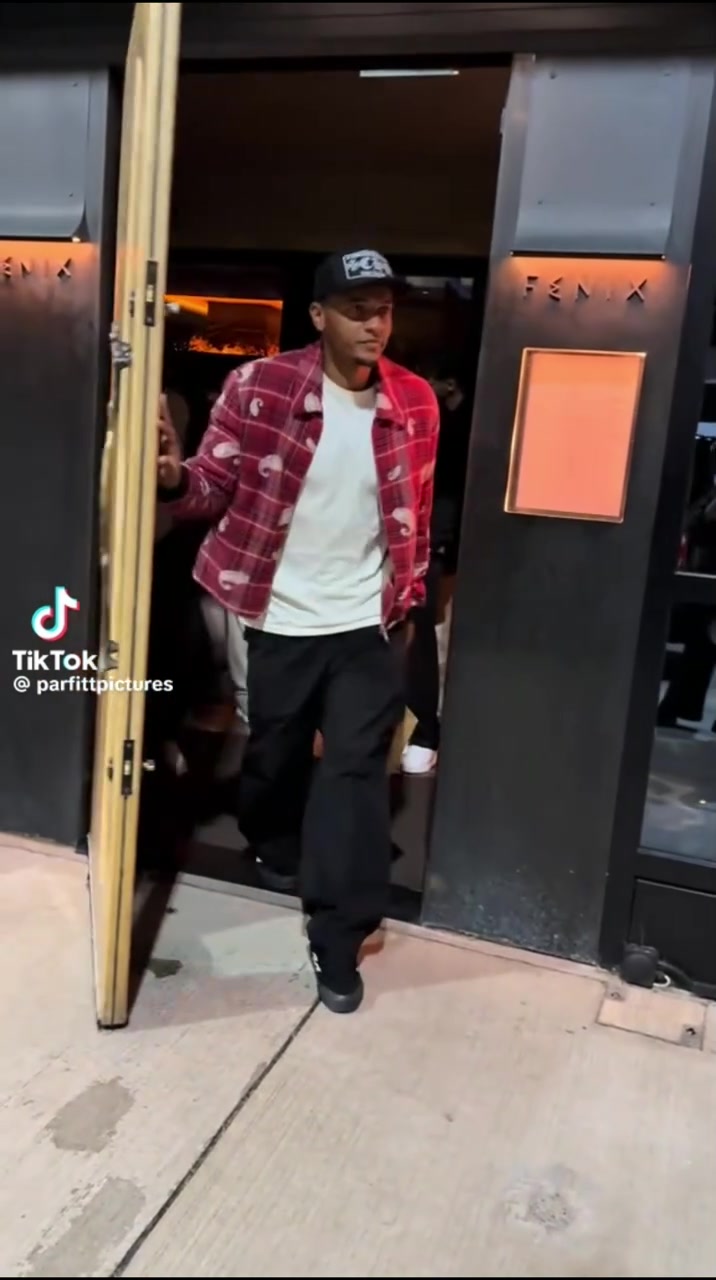 来不及说再见曼城球员参加阿砍吉的告别酒会