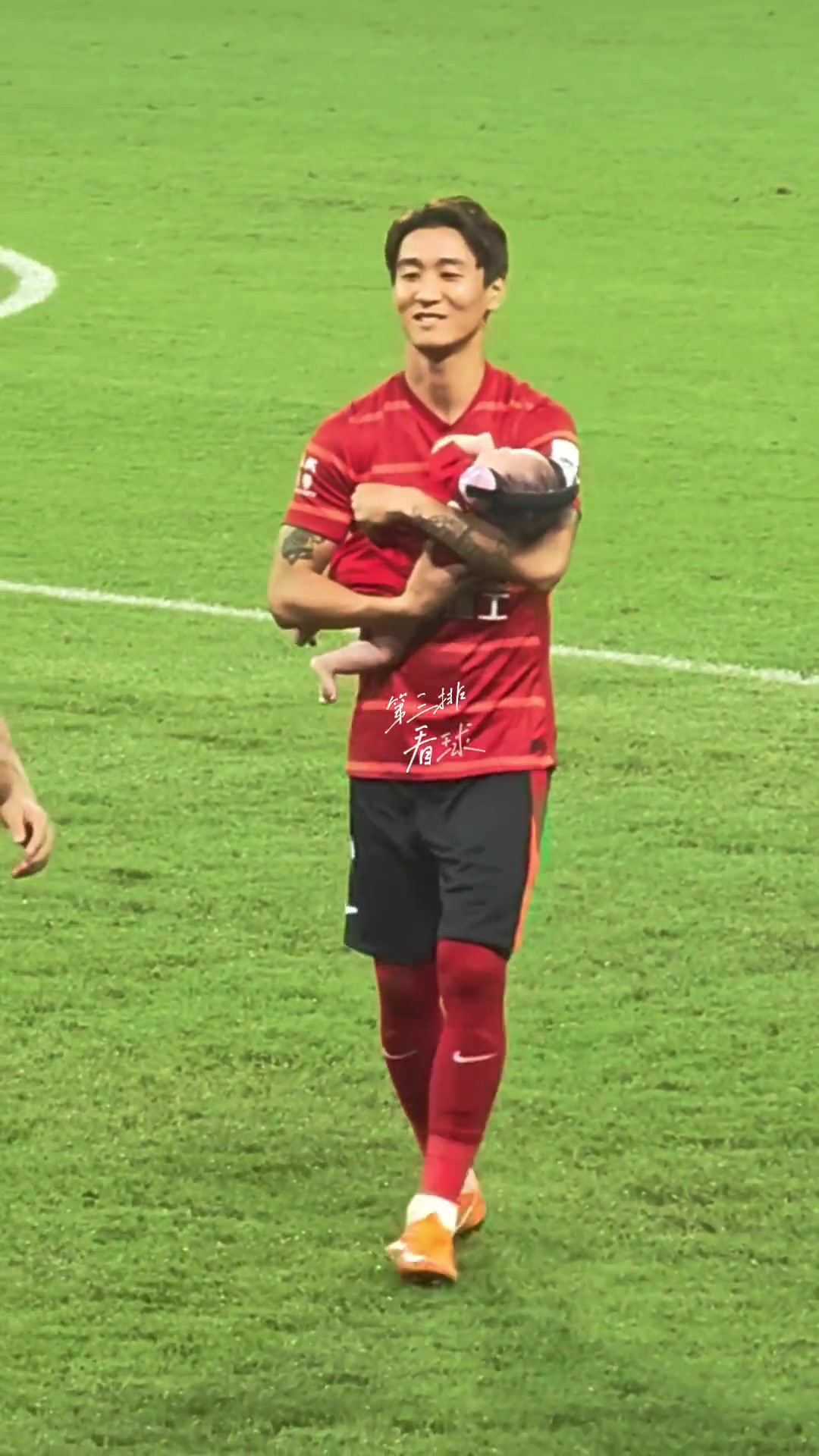 奶爸韦世豪上线幸福的笑容真的藏不住