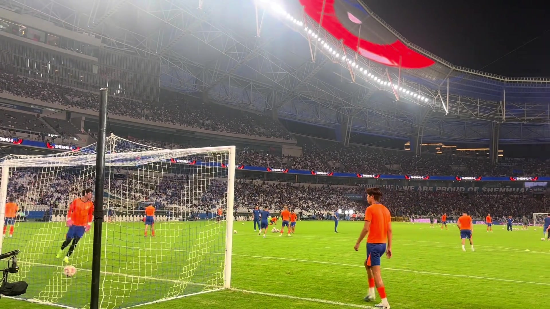 左右开弓赛前射门训练的瓦科射门感觉真不错