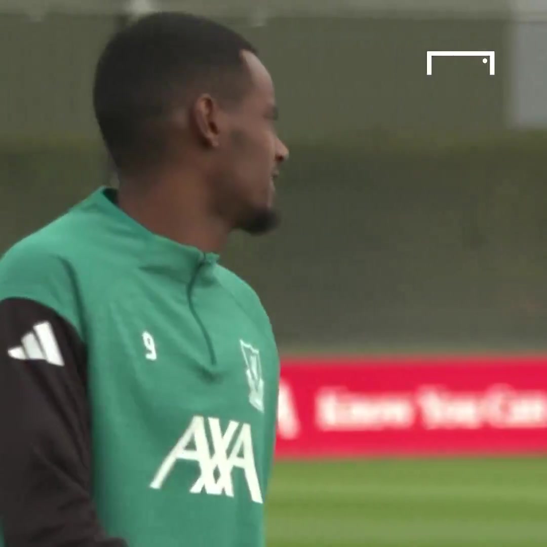 今天会上场吗伊萨克在对阵马竞比赛前与球队一起训练