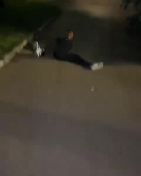 不要轻易模仿名场面穆西亚拉弟弟模仿C罗庆祝结果滑到了