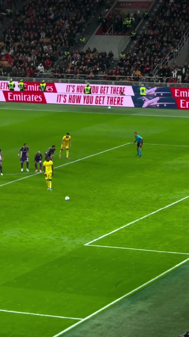 莱奥脱衣庆祝加比亚脱什么脱给我回来