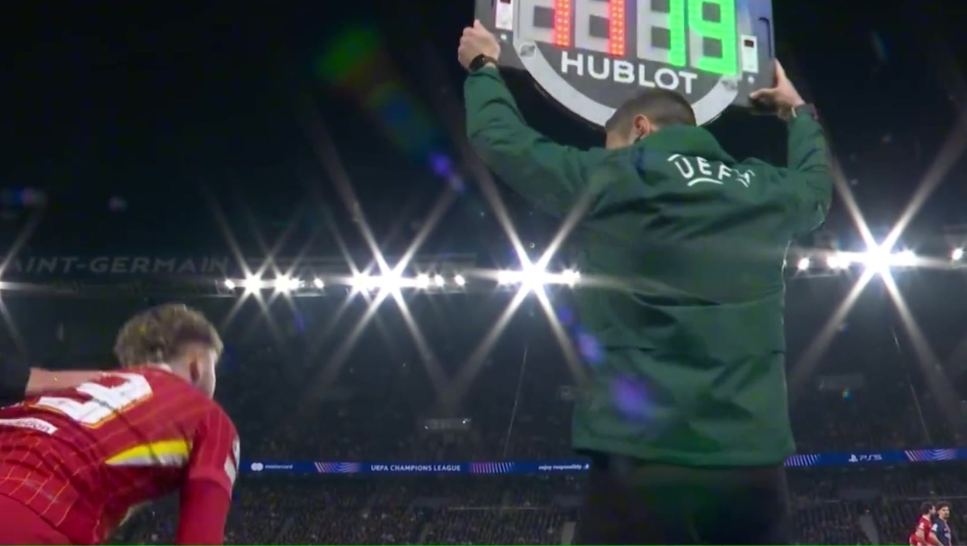 张路爱将埃利奥特替补一脚射正斩巴黎