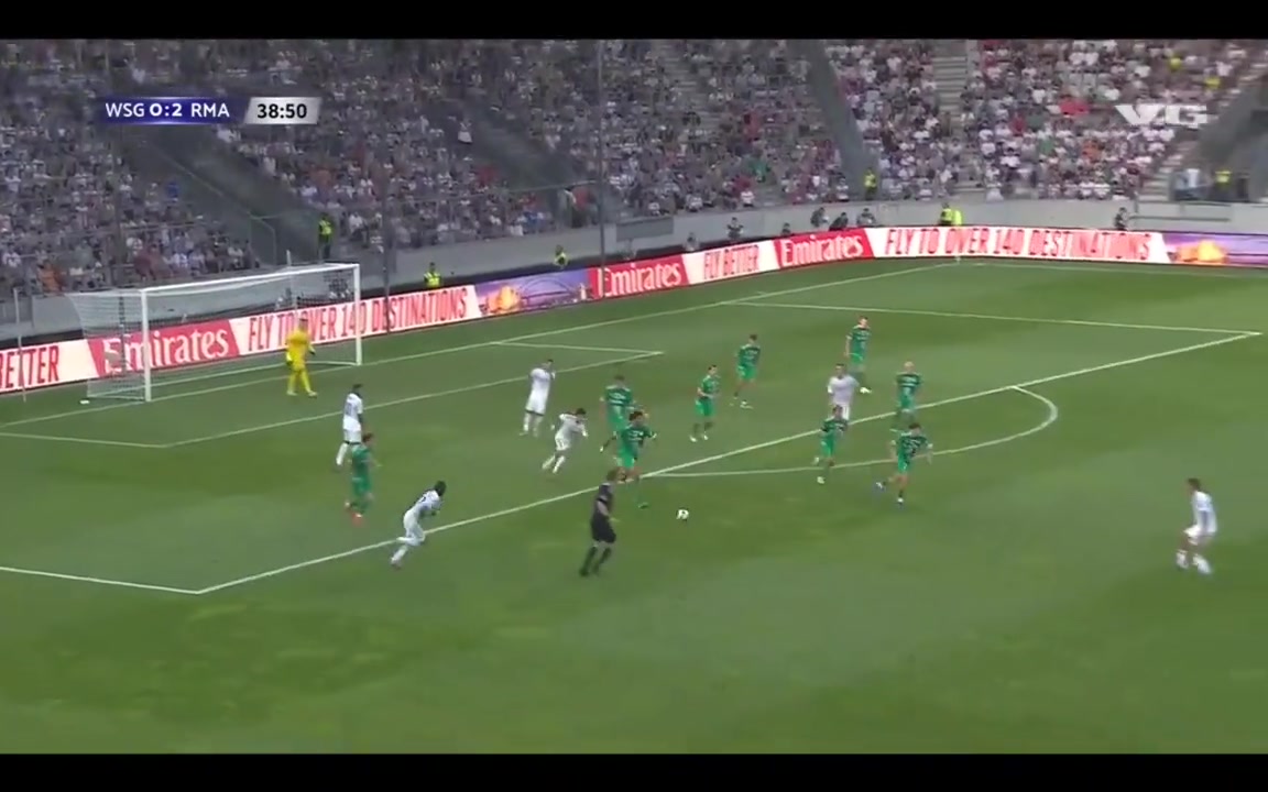 天呐维尼修斯竟然回防到了后场姆巴佩也撤回中场拿球组织