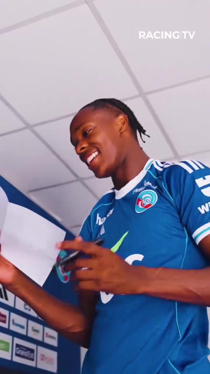 都有光明的未来当白堡球员看到自己青训时期的照片