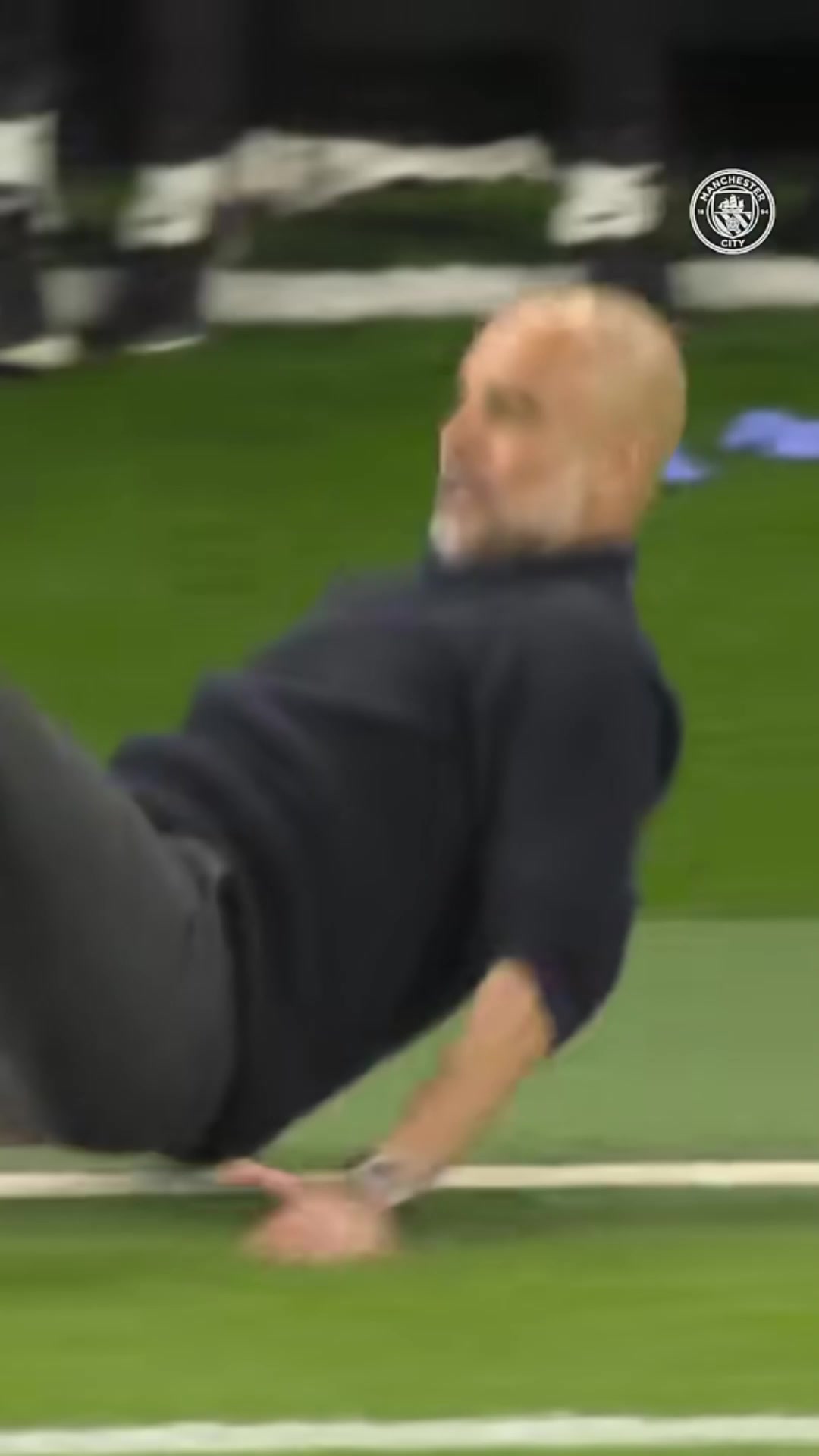 孙兴慜单刀球打丢瓜迪奥拉抱头被吓倒