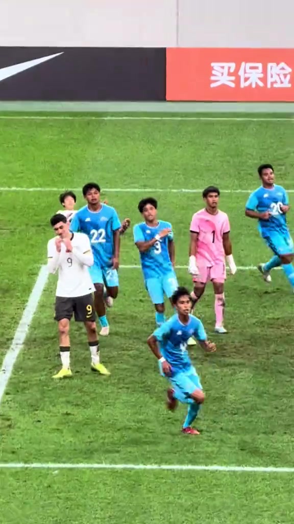 朱鹏宇离谱传中现场球迷我真崩不住了救命