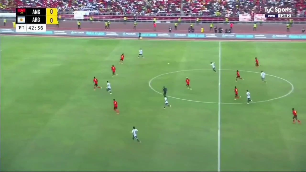 梅西直塞送助攻劳塔罗禁区内劲射破门阿根廷1-0领先安哥拉