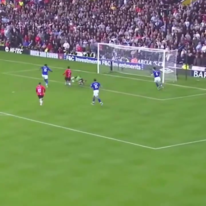 2008年C罗在英超联赛中以31个进球夺得金靴奖