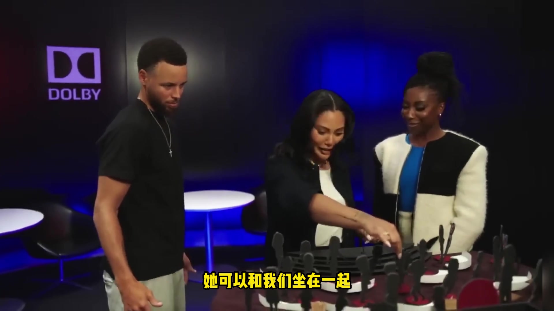 夫妻游戏阿耶莎谷爱凌跟我们坐一桌男人在我们桌上干什么